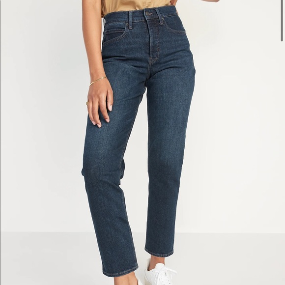 Old Navy Extra High Rise Curvy Sky-Hi Straight Jeans - Picture 2 of 3